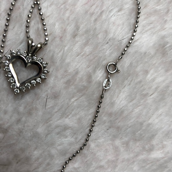 14k White Gold Heart Shape Necklace - Picture 5 of 5